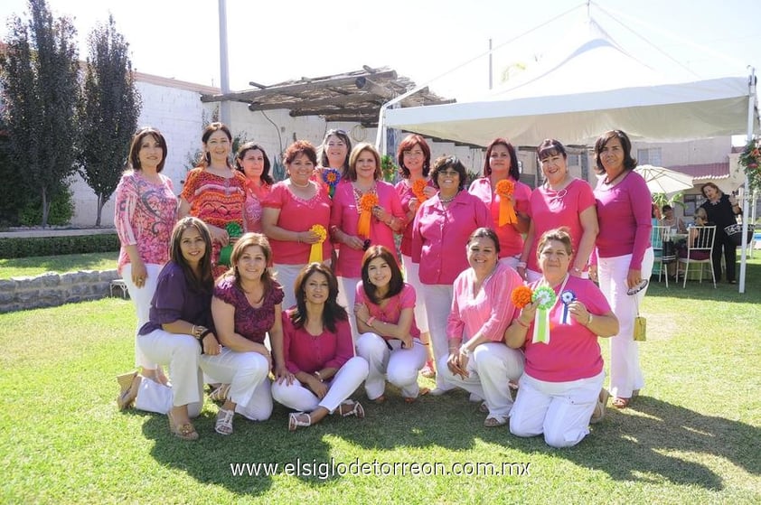 31052012 SOCIAS  del Club de Jardinería Clivia durante su reunión.