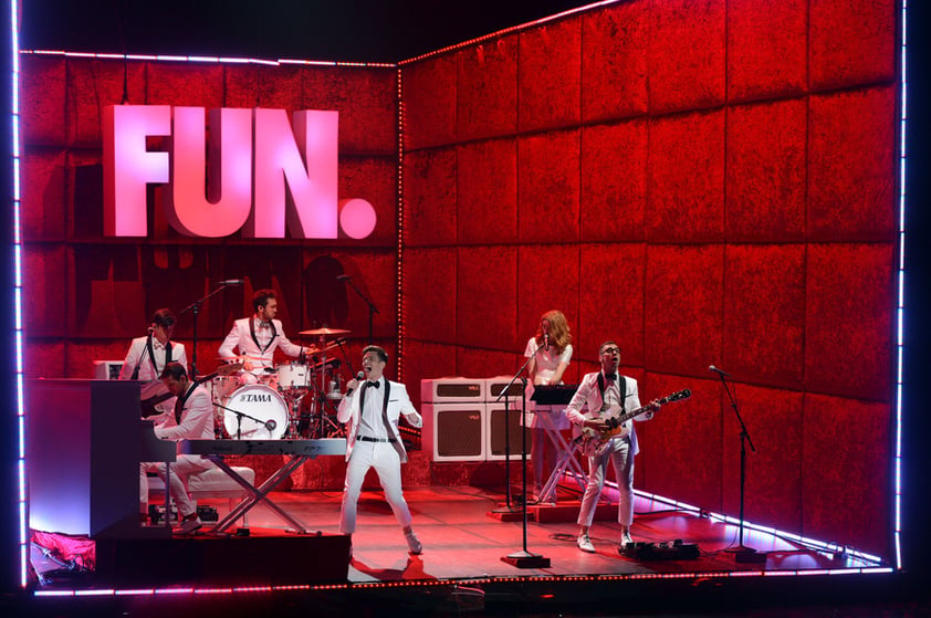 El grupo Fun. ofreció una actuación musical en los MTV Movie Awards.