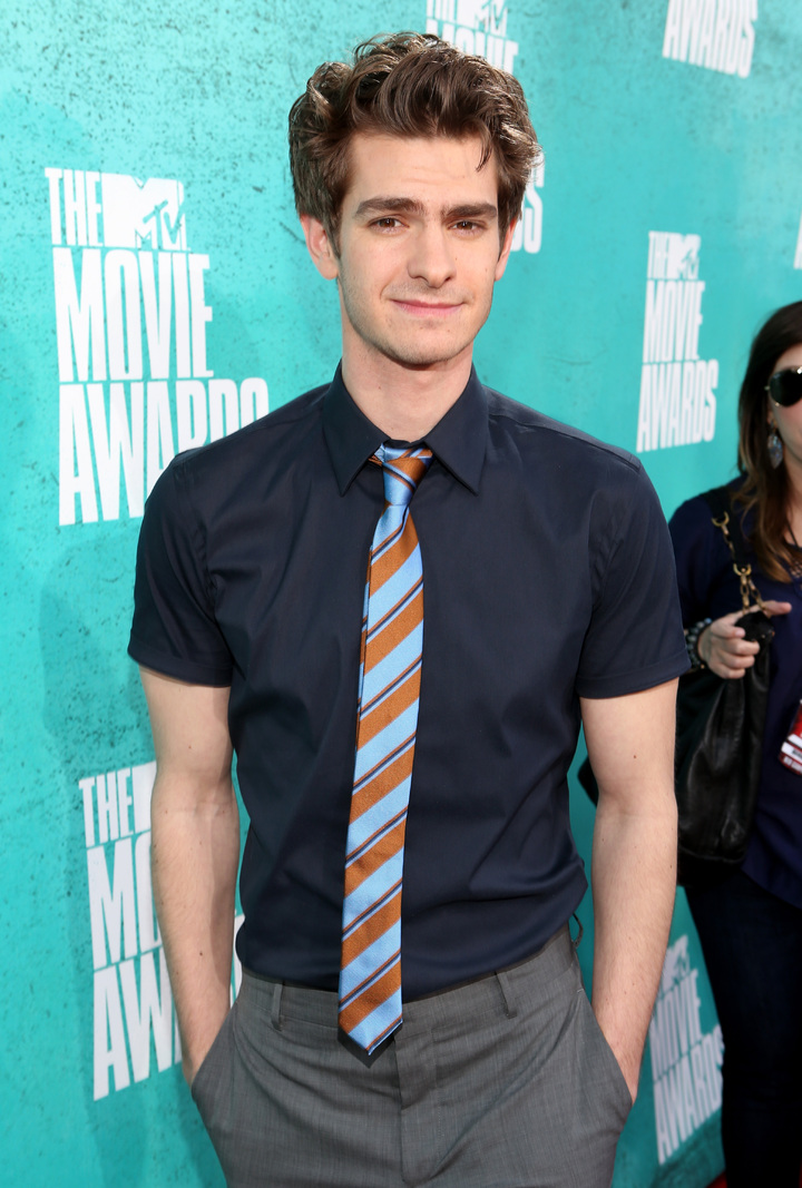 El nuevo Spider-Man Andrew Garfield desfiló por la alfombra roja de los MTV Movie Awards.