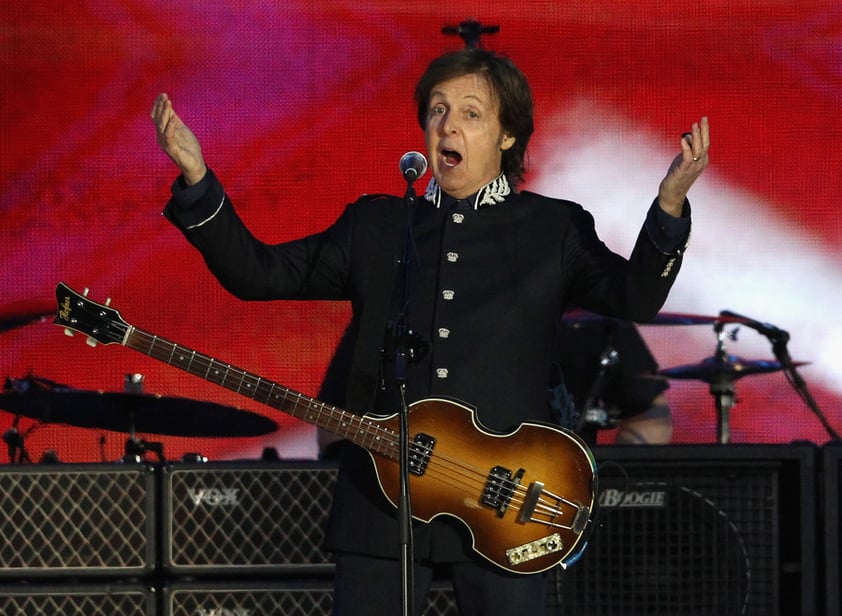 La actuación de Paul McCartney, que le dedicó el tema de los Beatles All My Loving a Isabel II, puso el broche final al homenaje musical para la única reina que han conocido la mayoría los británicos.