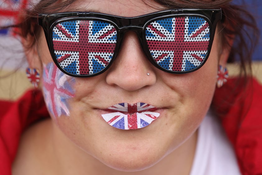 Los asitentes lucieron la bandera británica en todos sus accesorios.