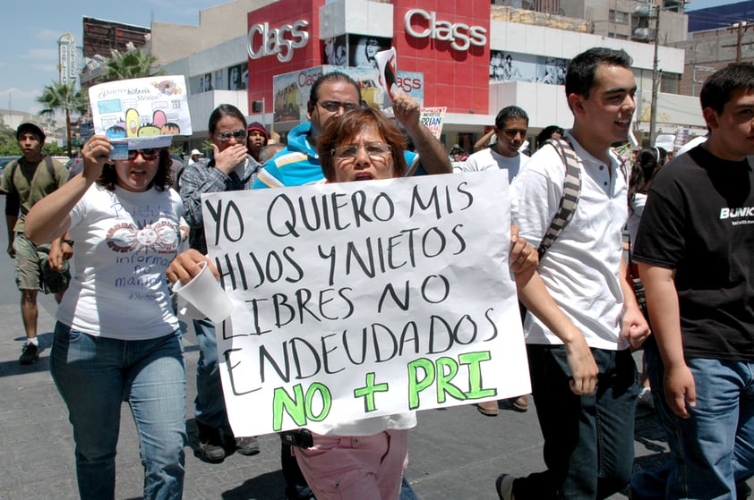 "Soy una madre de familia, una mujer más que se cansó de tanta corrupción y violencia", gritó una participante de la segunda marcha de "Yo soy 132".