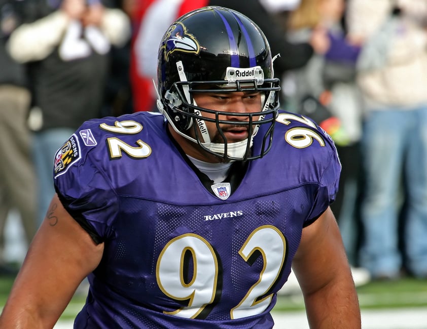 Haloti Ngata firmó en septiembre un contrato por 5 años y 61 millones de dólares, pero el jugador sólo con salario y bonos consiguió practicamente los 37.3 millones que logró en el año. (Internet)