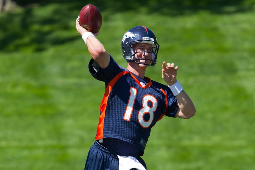 A pesar de que Peyton Manning no jugó un sólo partido en la temporada 2011 de la NFL, el jugador recibió un contrato jugoso con lo Broncos de Denver este año, para así ganar un total de 42.4 millones de dólares. (Internet)