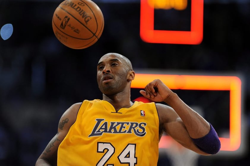 Kobe Bryant se embolsa 52.3 millones de dólares por temporada, cuenta ocn el salario más alto en la NBA con 25.2 millones de dólares. (EFE)