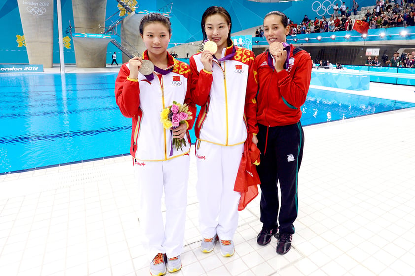 "No estaba entre las favoritas y no me importaba, solo quería salir feliz de esa piscina. Si hubiera sido cuarta también habría estado contenta porque mejoré mi resultado. El hecho de llevarme una medalla de bronce es impresionante, hoy se me apareció el angelito", explicó Sánchez.