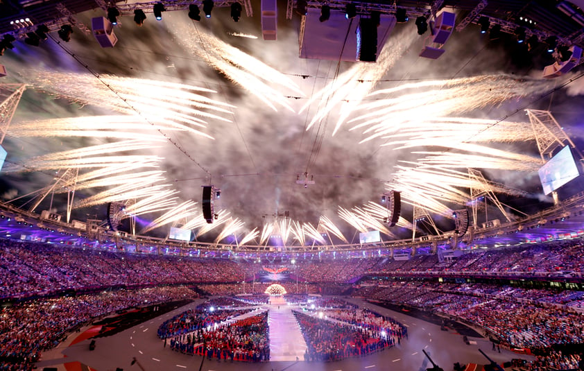 Al ritmo de The Who, los fuegos artificiales cubrieron el estadio Olímpico, para darle el adiós a la edición XXX de los Juegos Olímpicos de Londres 2012, que simplemente como dijera Sebastaian Coe, su presidente: “cumplimos”.