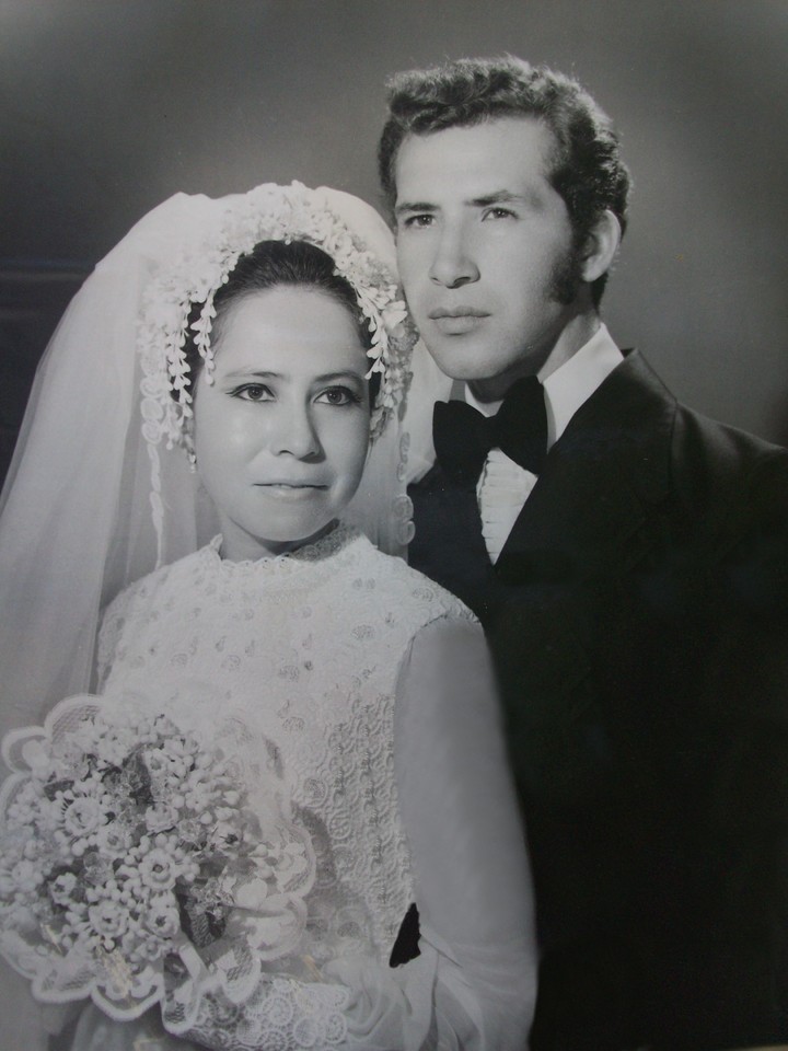 MARÍA LUISA López Márquez y Luis Fernendo González Achem celebran 40 años de matrimonio, efectuado en la parroquia del Sagrado Corazón de Jesús de Ciudad Lerdo, Dgo.,
donde ambos son de apreciables familias conocidas en esa localidad.