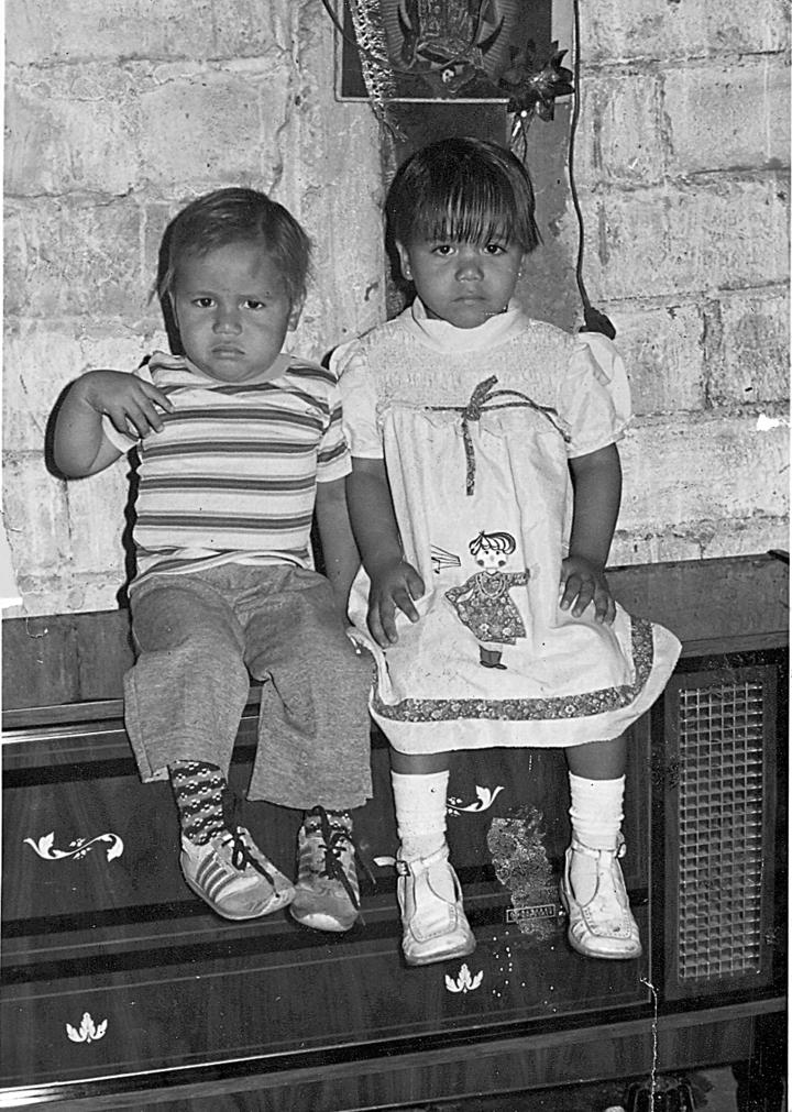 Hermanos Sabino y Delia Hernández López, en el año de 1978, celebrando sus respectivos cumpleaños los días nueve y 11 de agosto.