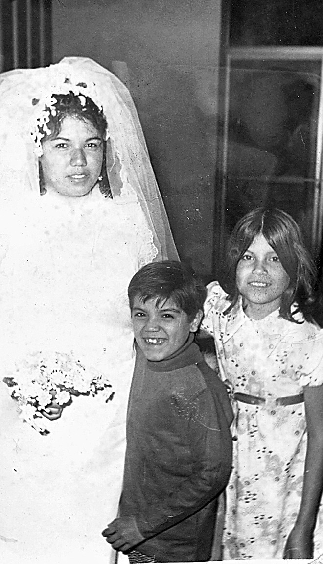 Guadalupe Ceballos junto a Ernesto y Gabriela López, en una fotografía del recuerdo.