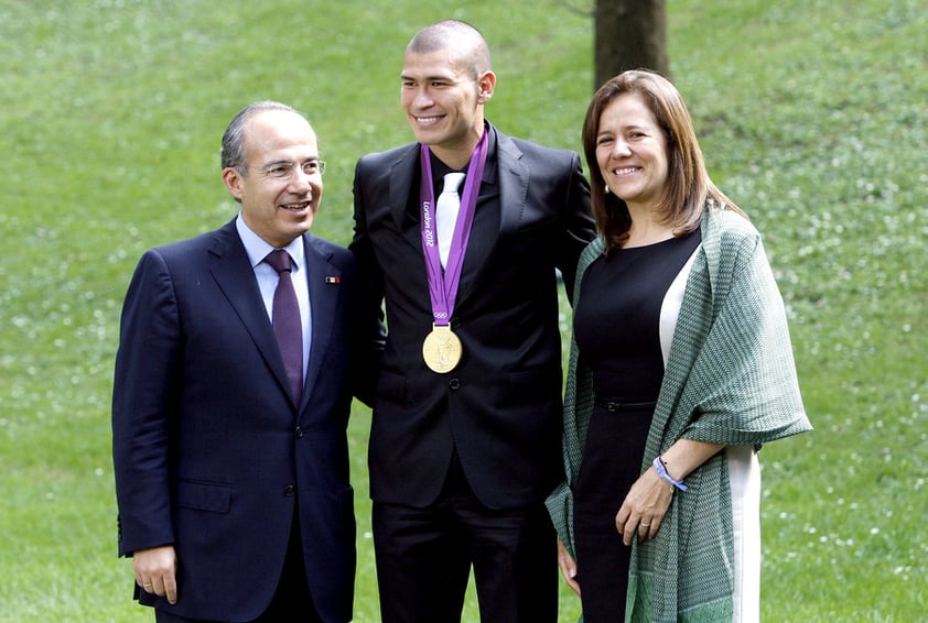 Felipe Calderón y su esposa Margarita Zavala se tomaron fotografías con los medallistas olímpicos.