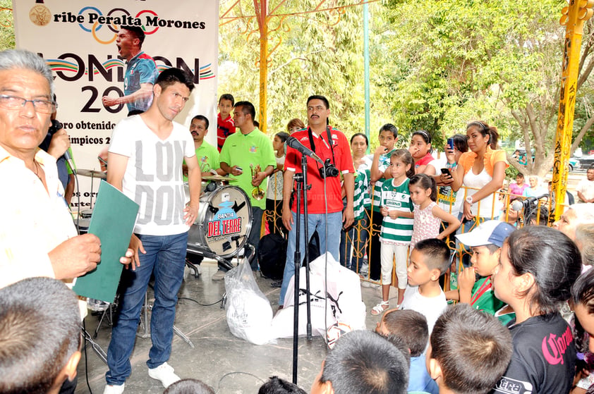 El "Cepillo" agradeció el gesto y el que siempre estén al pendiente de su carrera deportiva, además del incondicional apoyo recibido en los últimos años.