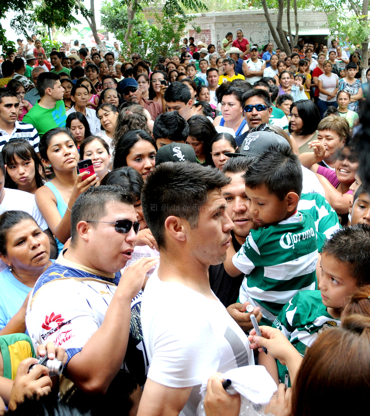 El "Cepillo" vivió un domingo singular, al lado de familiares, amigos y paisanos, quienes le reconocieron el mérito de haber llevado al Tricolor al título del futbol en los Juegos Olímpicos de Londres.