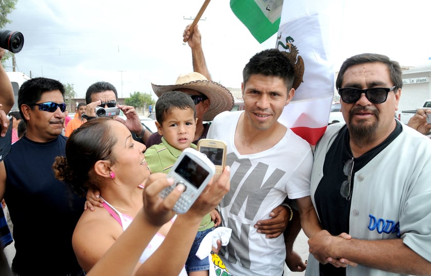 A una semana de haber conquistado el oro olímpico en Wembley, Oribe Peralta estuvo en La Partida, su pueblo natal, donde decenas de personas lo ovacionaron.