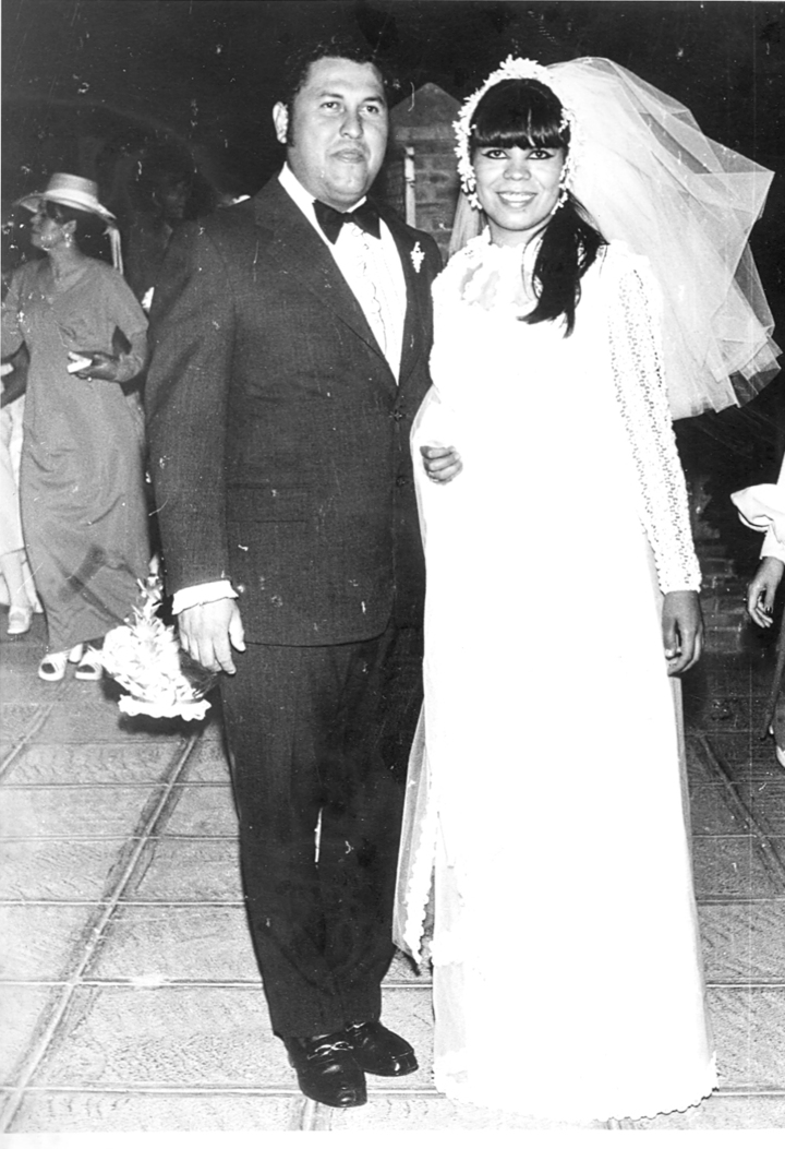 HOY 26 DE AGOSTO cumplen 40 años de casados Raúl Zugasti Reyes y Rosario Rodríguez Ortiz.