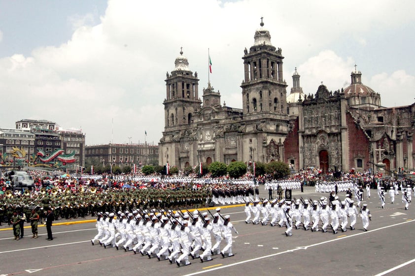 La Secretaría de Marina presentó miembros de las fuerzas navales, planteles militares, fuerzas especiales, vehículos artillados, 20 aeronaves, Plan Marina, 11 embarcaciones, dos cocinas comunitarias, un contingente antiexplosivos y ambulancias.