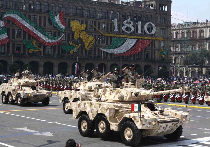 MEX34. CIUDAD DE MÉXICO (MÉXICO), 16/09/2012.- Soldados de la Fuerza Élite mexicana participan hoy, domingo 16 de septiembre de 2012, en el desfile militar de conmemoración del aniversario 202 de Independencia del país, en Ciudad de México (México). Cerca de 19.000 miembros de las fuerzas armadas participaron en el desfile. EFE/Sáshenka Gutiérrez