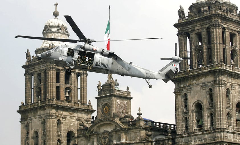 Durante todo el desfile, sobrevolaron el Zócalo varias aeronaves, entre aviones de combate, de transporte, helicópteros y transportes armados de diferentes tipos.