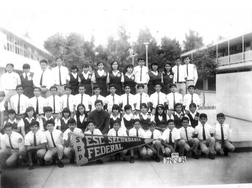 Alumnos de la Escuela Federal Número 1 José María Rodríguez y Rodríguez, generación 67-70.