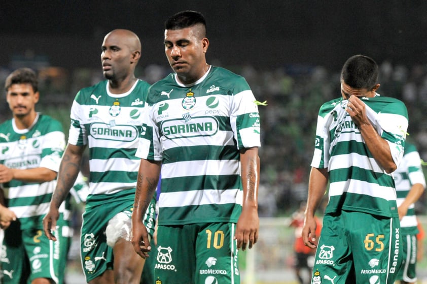 El campeón Santos Laguna se mantiene fuera de los puestos de Liguilla, luego de conceder el empate a cero a Jaguares anoche en el Estadio Corona. En la próxima jornada los albiverdes visitan alAtlante.