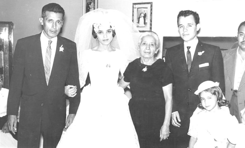 BODA de la Srita. Martha García Cárdenas y Sr. Fernando Muñoz Olvera, acompañados de Jesús García, la mamá de la novia doña Felipa Cárdenas y la niña Paty García, hace ya varios años.