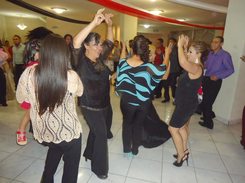 Bailando enla boda de mi sobrina Olivia.