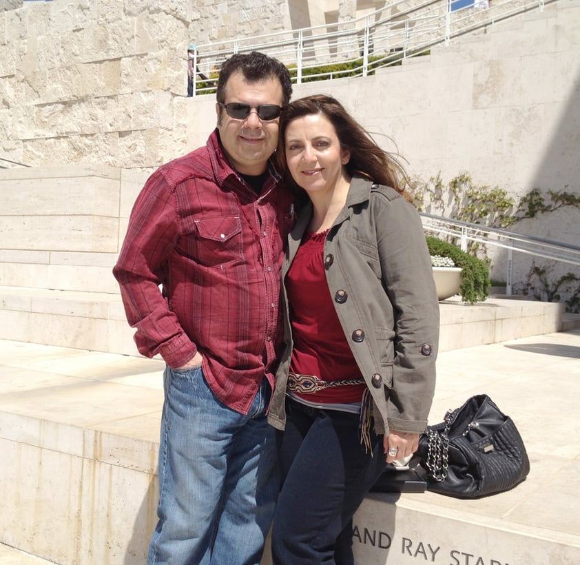 Carlos y Amparo (esposa) Rincón afuera del Museo El Getty en Los Angeles, California.