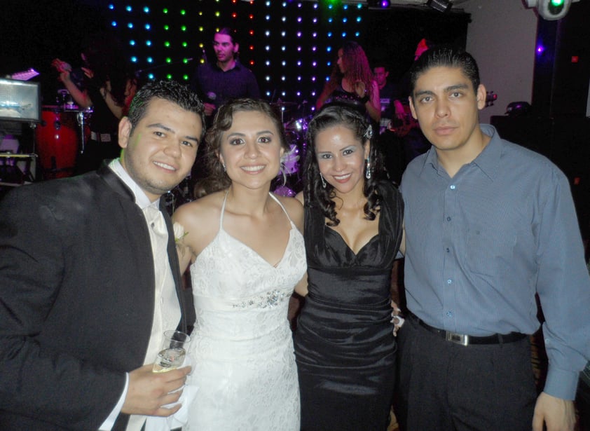 En el hotel Marriot, boda de David Almada y Betsabe Mireles, con sus invitados,Liz Cardona y Diego Alejandro Felix.