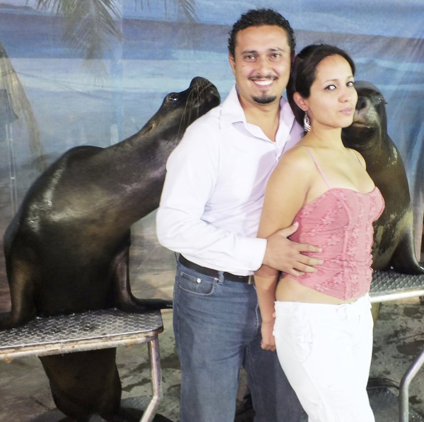 Sergio Martinez y Judith Rodriguez en el Delfinario de la Feria de Torreón 2012