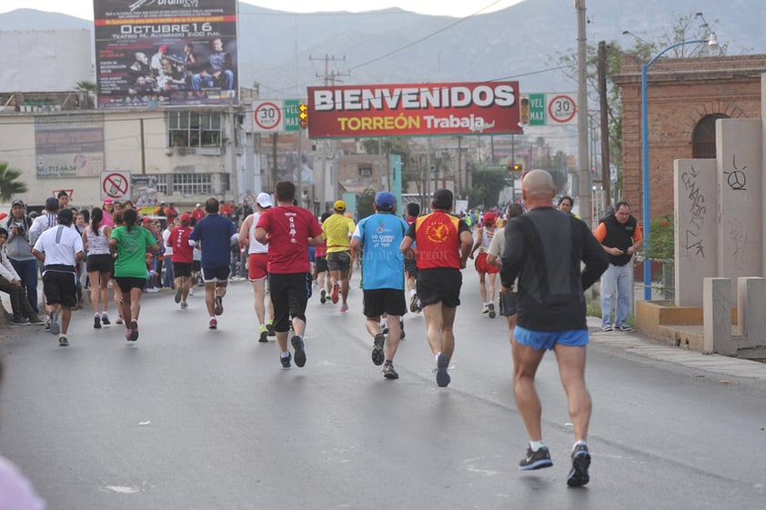 Los corredores tomaron su segundo aire al arribar a Torreón.