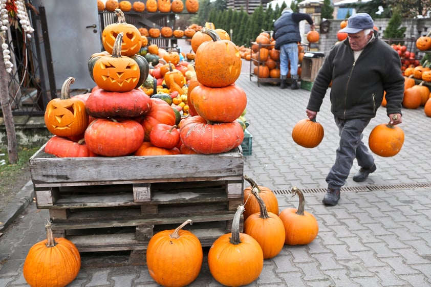 Las famosas alabazas con motivo de Halloween decoraron  hogares en todo el mundo.