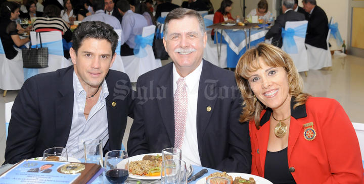 Alejandro Irarragorri, Donato Gutiérrez y Paty de Gutiérrez.