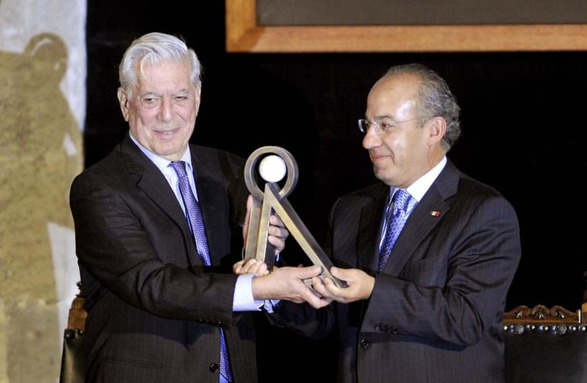 En su discurso tras recibir el galardón, el escritor hispano-peruano describió el aporte particular de Fuentes al "boom" latinoamericano, del que se cumplen cincuenta años, y el valor universal de toda su obra literaria.