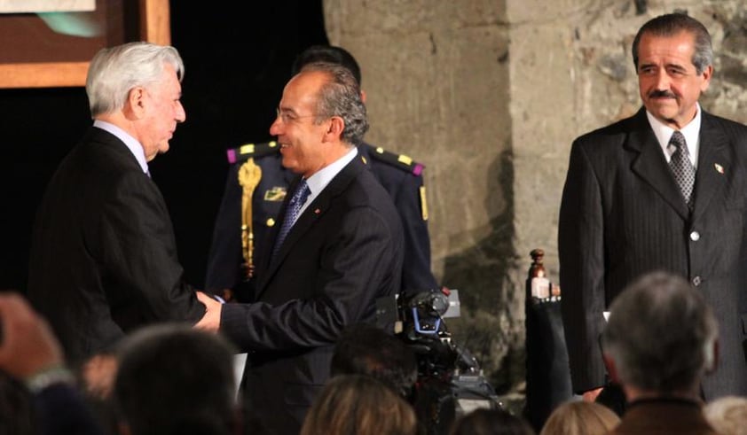 A la ceremonia  se dieron cita integrantes de la comunidad cultural,donde  el Premio Nobel de Literatura 2010 elogio la vida y obra de quien fue considerado uno de los pilares de la literatura latinoamericana: Carlos Fuentes.