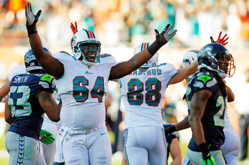 TANNEHILL SORPRENDE |SEATTLE 21-24 MIAMI| Ryan Tannehill movió a los Delfines 65 yardas en seis jugadas para que Dan Carpenter anotara el gol de campo de 43 yardas de la victoria. Miami rompió una racha de tres derrotas seguidas.