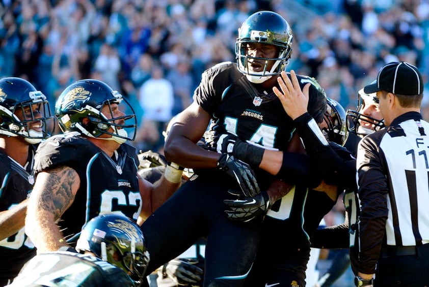 JAGUARES SALEN AIROSOS |TENESÍ 19-24 JACKSONVILLE| Chad Henne lanzó dos pases de touchdown para encender a la peor ofensiva de la NFL. Cecil Shorts estableció un récord de franquicia con su cuarta recepción de al menos 50 yardas esta temporada.