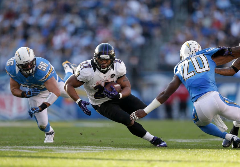 CUERVOS, A PATADAS |BALTIMORE 16-13 SAN DIEGO| Justin Tucker pateó un gol de campo de 38 yardas para empatar el partido al final del tiempo regular y en tiempo extra pateó otro de igual número de yardas con 1:07 restantes para la remontada.