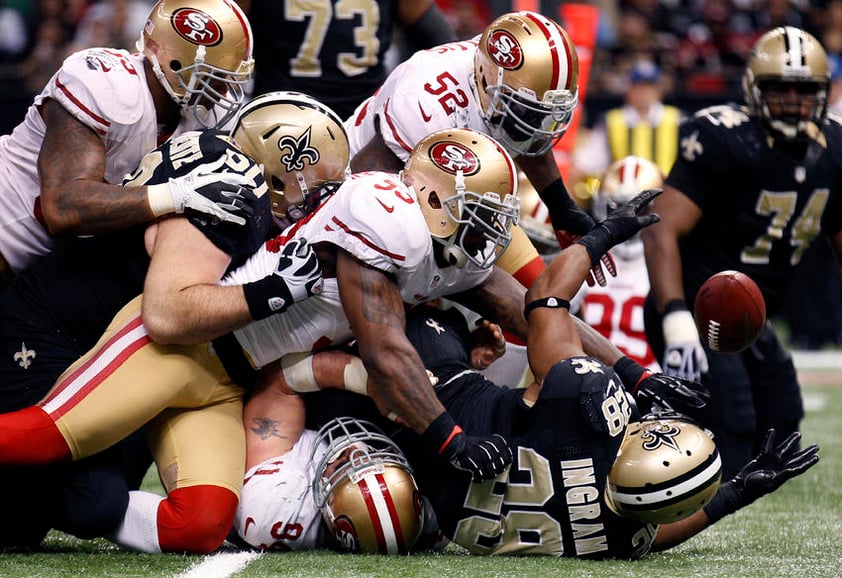 Un talismán, una corazonada. Algo hizo que el coach de los 49ers de San Francisco, Jim Harbaugh, confiara en el quarterback de segundo año Colin Kaepernick en lugar del titular Alex Smith. Funcionó. Se imponen 31-21 a los Santos de Nueva Orleáns.