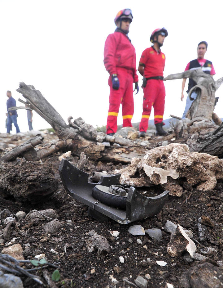 En Hualahuises se montó un campamento para abastecer de los helicópteros de combustible, así como rescatistas que ayudan en la búsqueda de los restos de la cantante y avión.