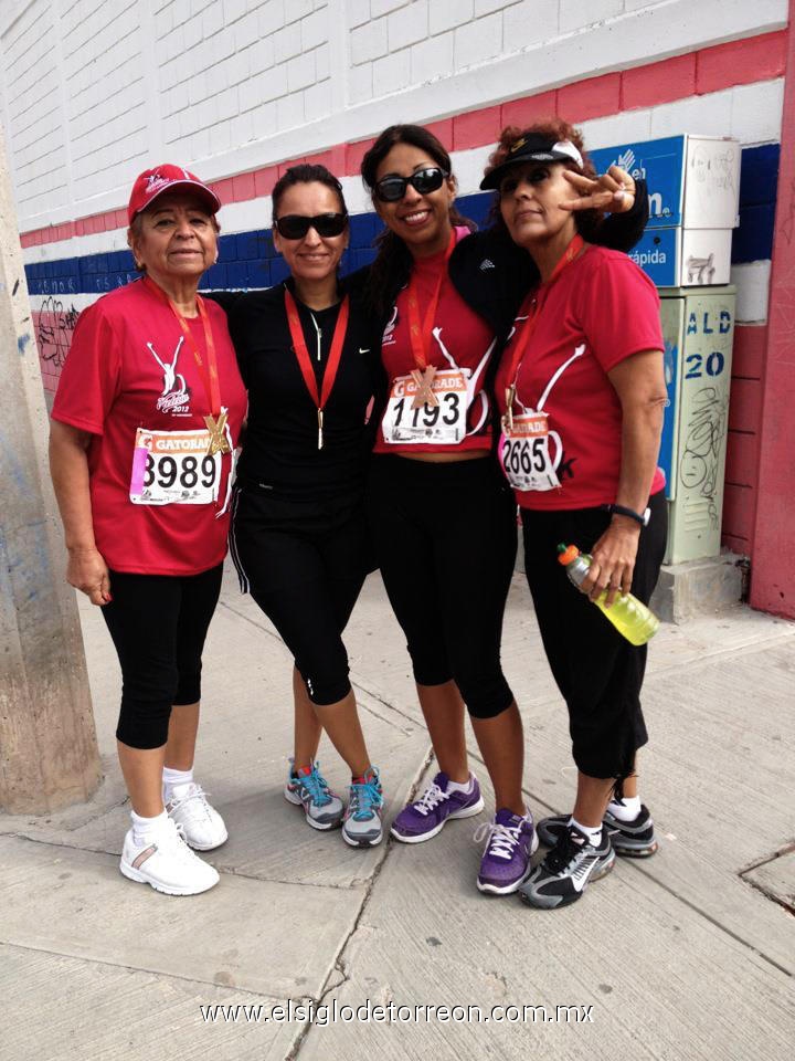 08122012 COMPETIDORAS.  Doris, Brenda y dos amigas más.