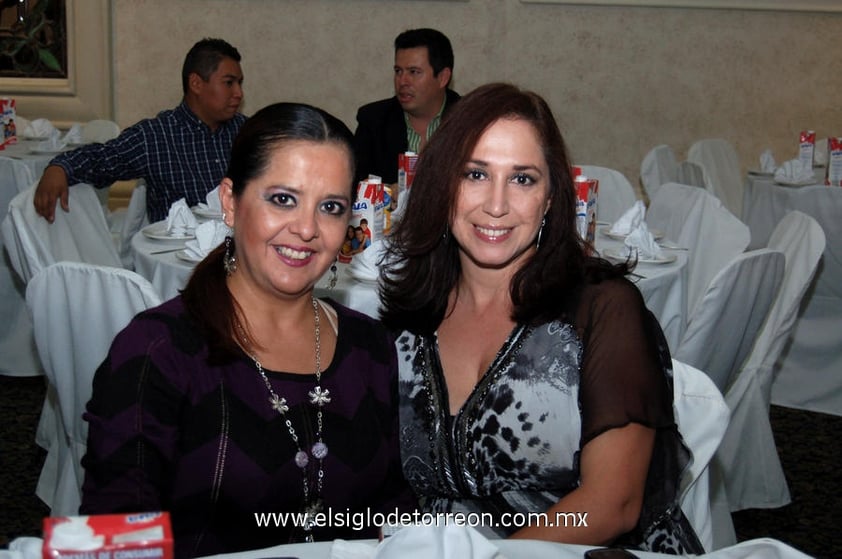 08122012 EN BINGO.  Claudia Ramí­rez y Karina Camargo.