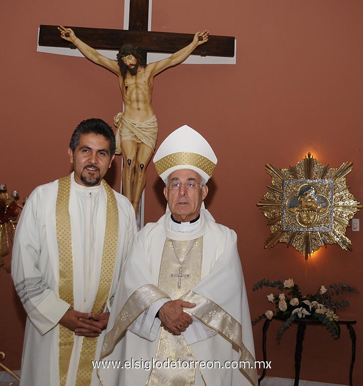 05122012 PADRE JOSÉ  Jaime de León y Sr. Obispo de Torreón José Guadalupe Galván.