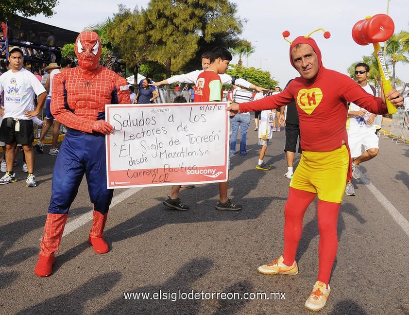 02122012 HOMBRE  Araña y Chapulí­n Colorado.