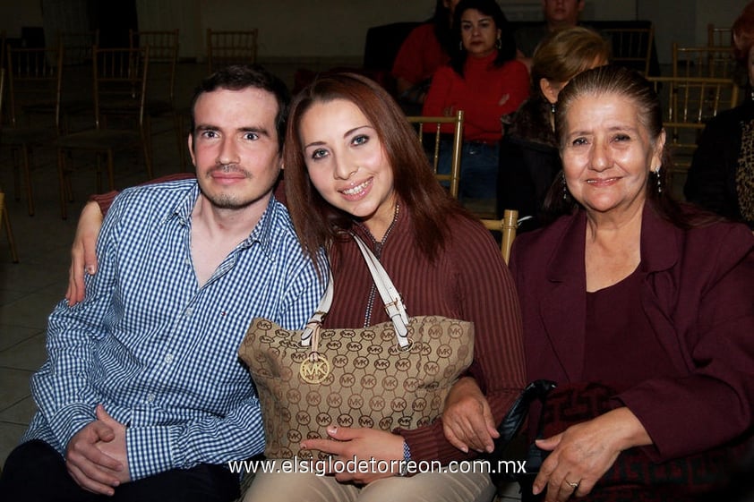 02122012 EN UN CONCIERTO.  Isaac, Marisol y Manuela.