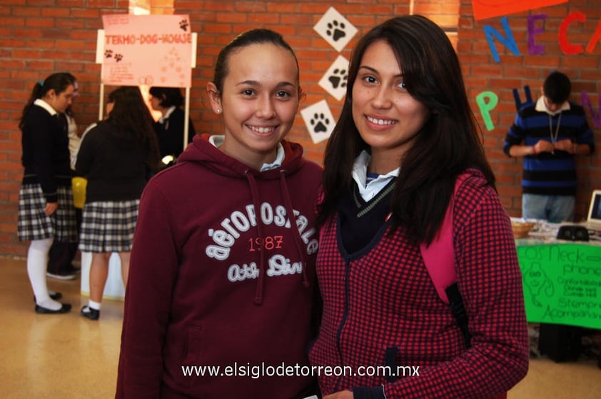 09122012 FERIA ESCOLAR.  Karla López y Blanca Félix.