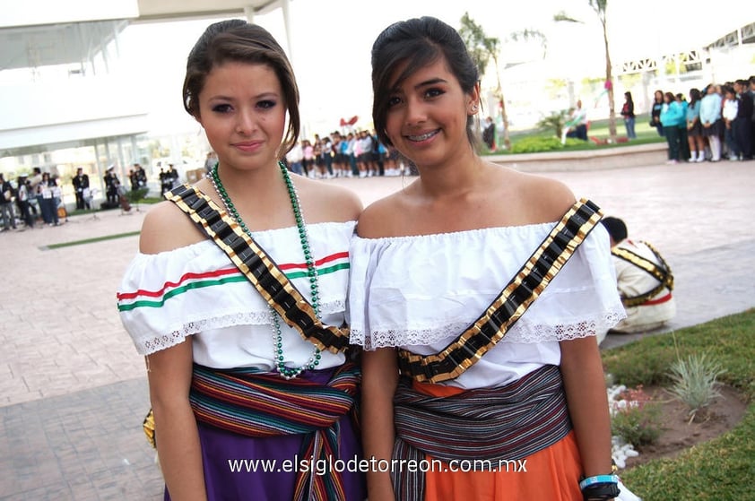 03122012 KARLA  Martínez y Lulú Carmona.