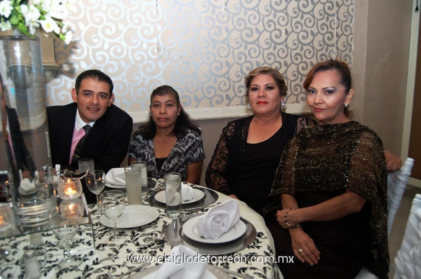 09122012 BODA.  Dante Delgado, Rosa Castillo, Verónica Martínez y Celida Zamora.