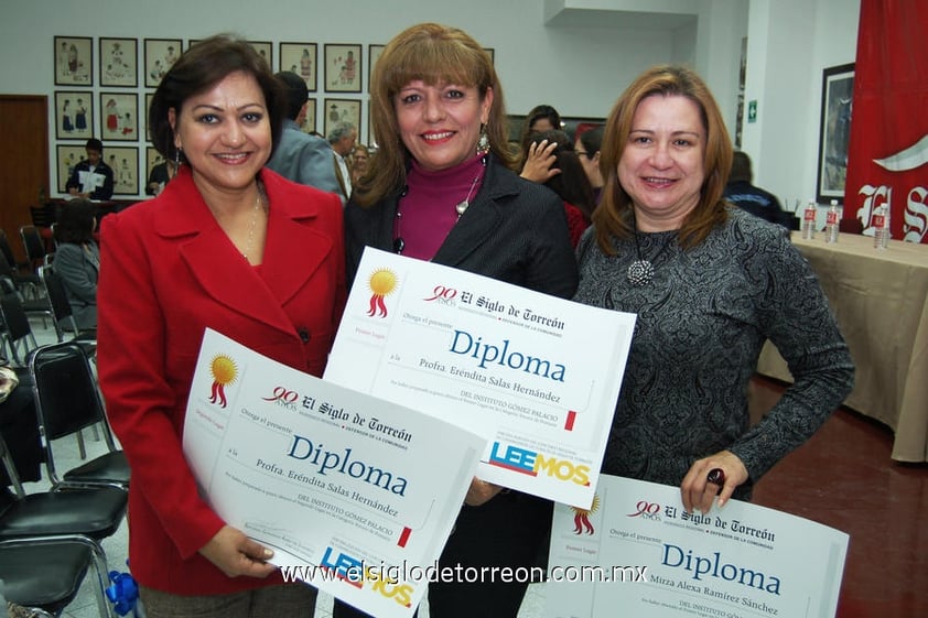 02122012 PREMIACIÓN LEEMOS.   Lourdes, Eréndira y Bertha.