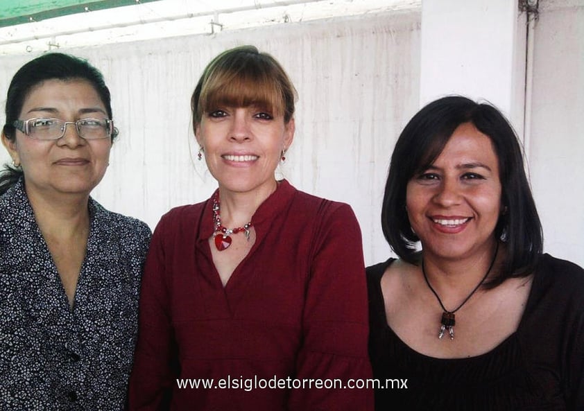 07122012 AMENA REUNIÓN.  María Esther, Aurora y Anabel.