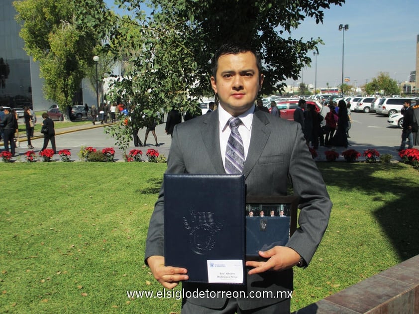 09122012 RECONOCIMIENTO.  José Alberto Rodríguez captado durante su ceremonia de fin de cursos, donde recibirá el reconocimiento por promedio más alto de maestría.